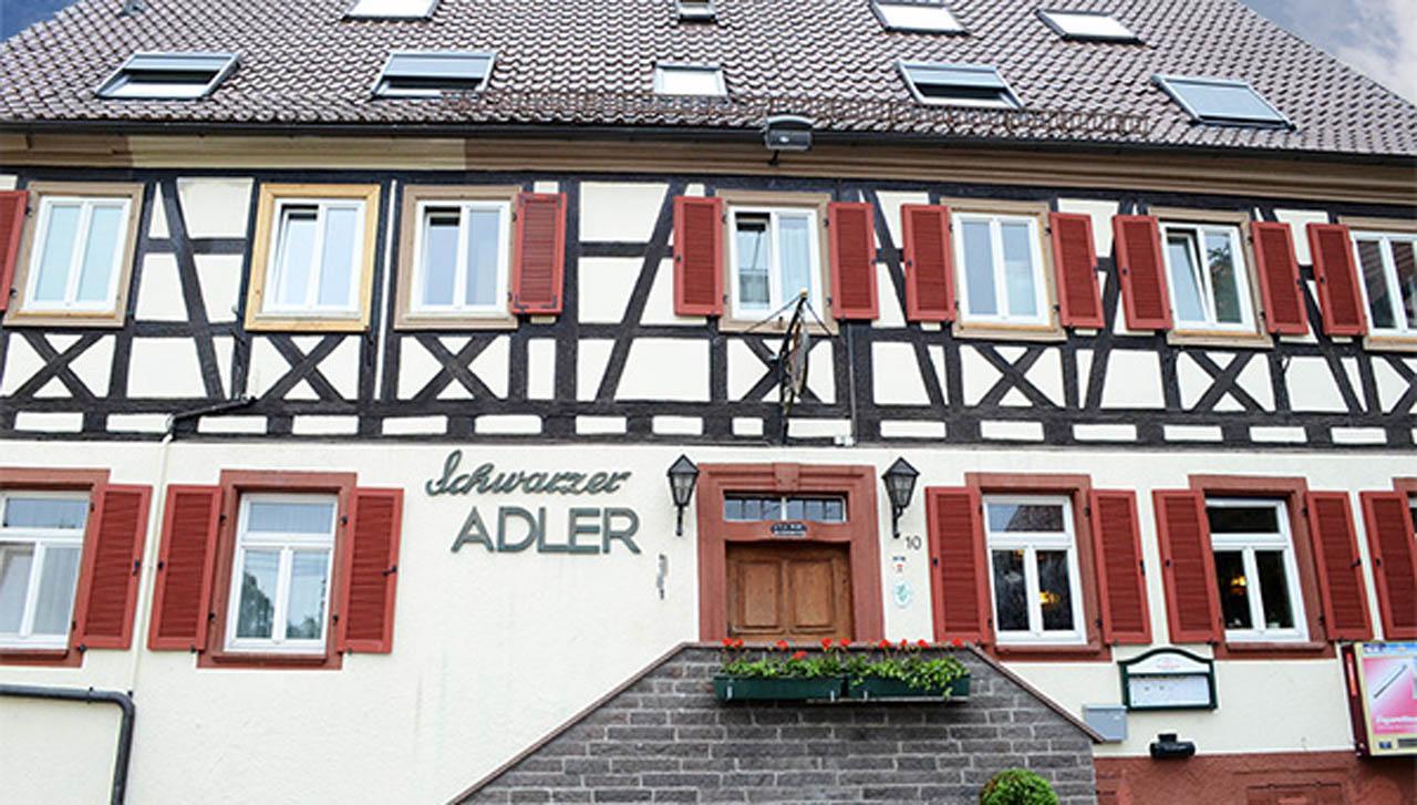 Landhotel Schwarzer Adler Tiefenbronn Buitenkant foto