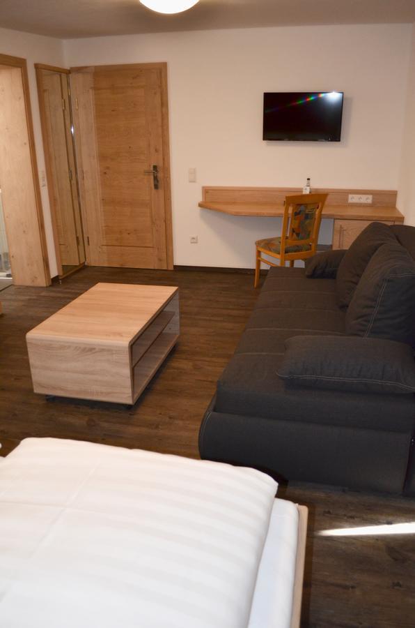 Landhotel Schwarzer Adler Tiefenbronn Buitenkant foto