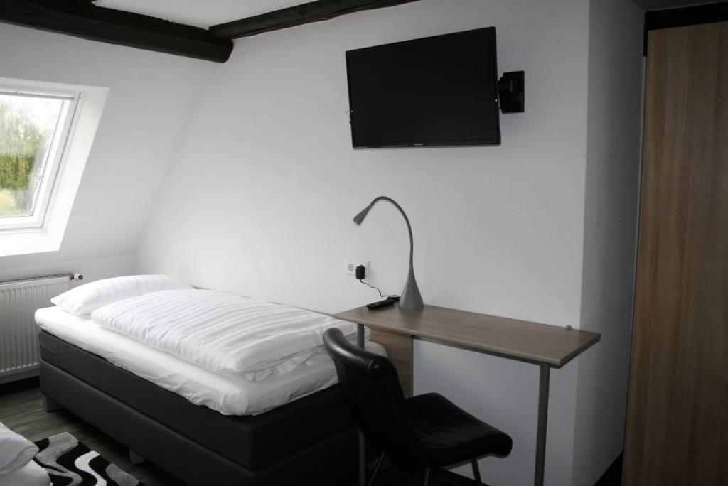 Landhotel Schwarzer Adler Tiefenbronn Buitenkant foto